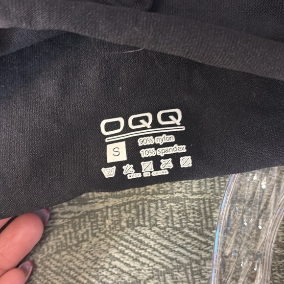 Black Long Sleeve Scalloped Top - Picture 5 of 5